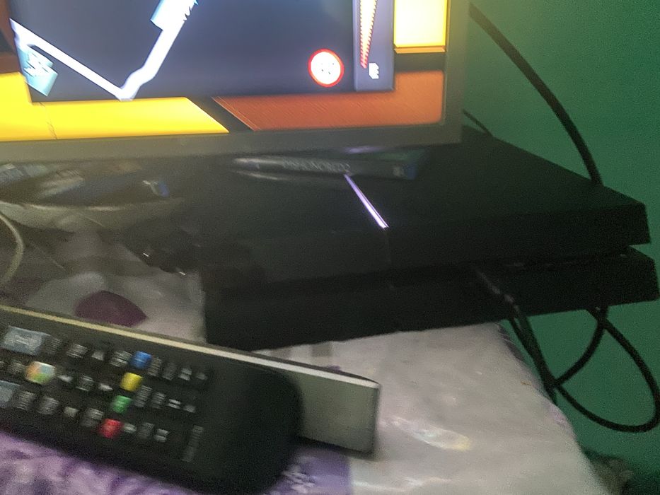 Vand sau schimb playstation 4plus