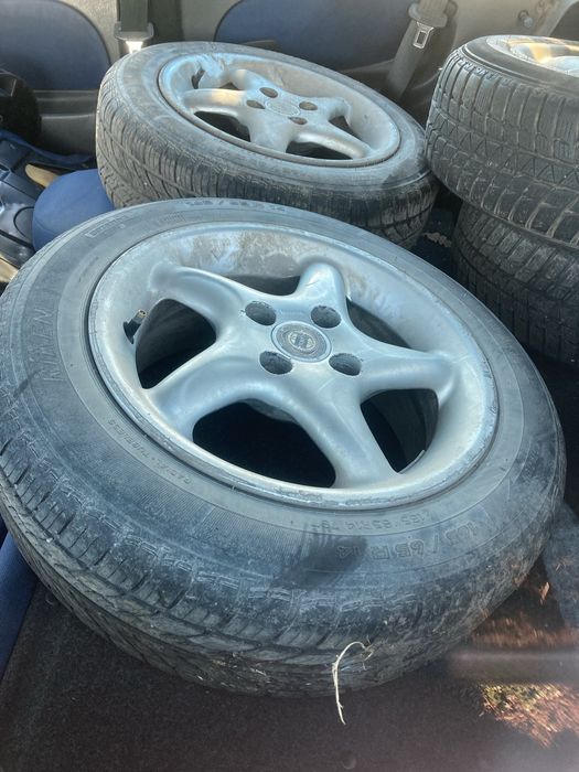 Lancia y на части