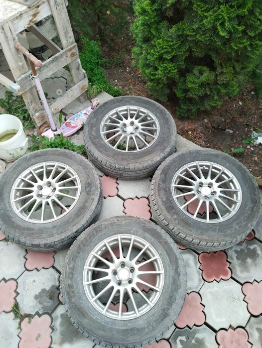 Шины с дисками  215/70/16