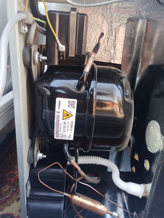 Бестон холодильник новый продается.