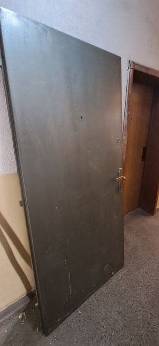 Входна врата ...