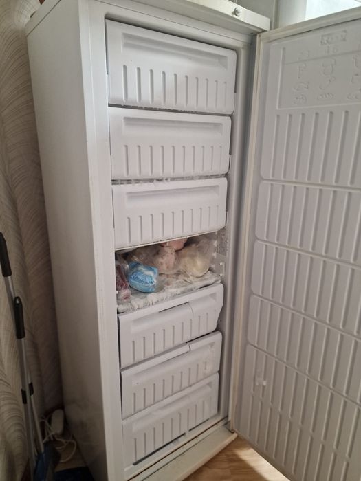 Морозильник вертикальный