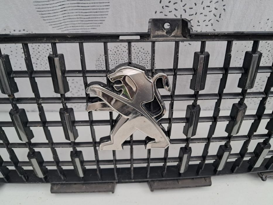 Грил решетка пежо 2008 Peugeot 2008 2016/21г