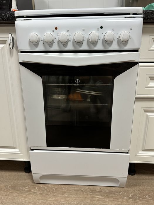 Плита indesit продам