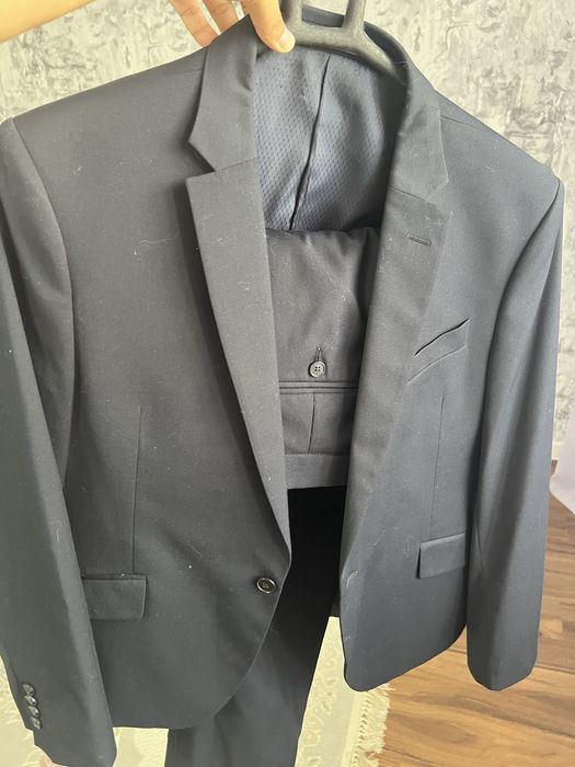 За все пять тысяч костюм рубашки