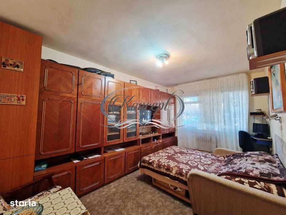Apartament spatios cu balcon inchis si beci in zona Supeco