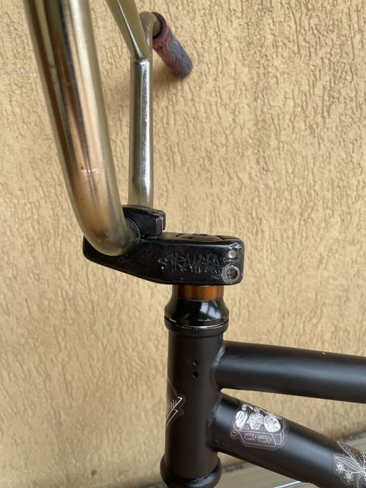 Vând Bicicleta Bmx Custom