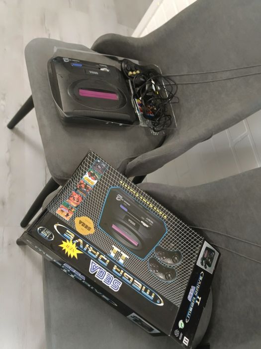 Продам игровую приставку SEGA