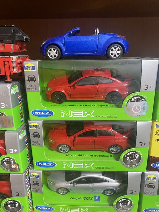 Метални колички Burago/Welly