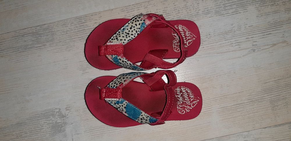 Детски чехли и пантофи