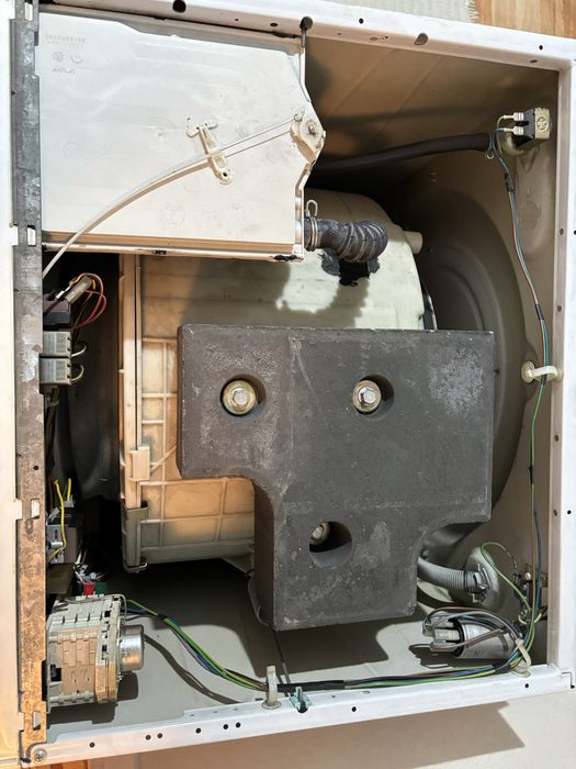 Продавам пералня Beko WB 6106 XD за части