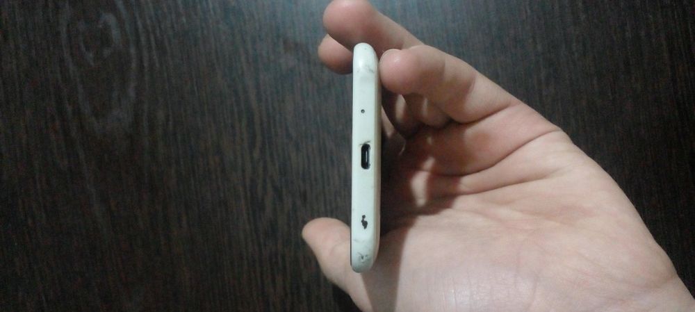 Samsung j2 sotiladi hechnima qilmagan aybi yõq