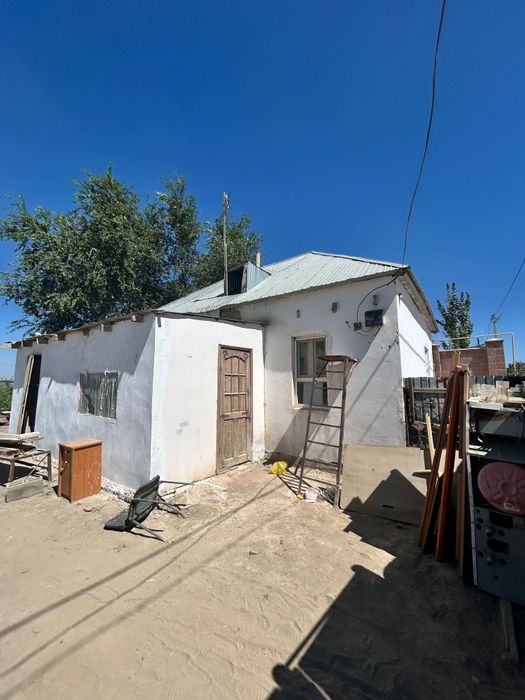 Уй сатылады үш бөлмелі.