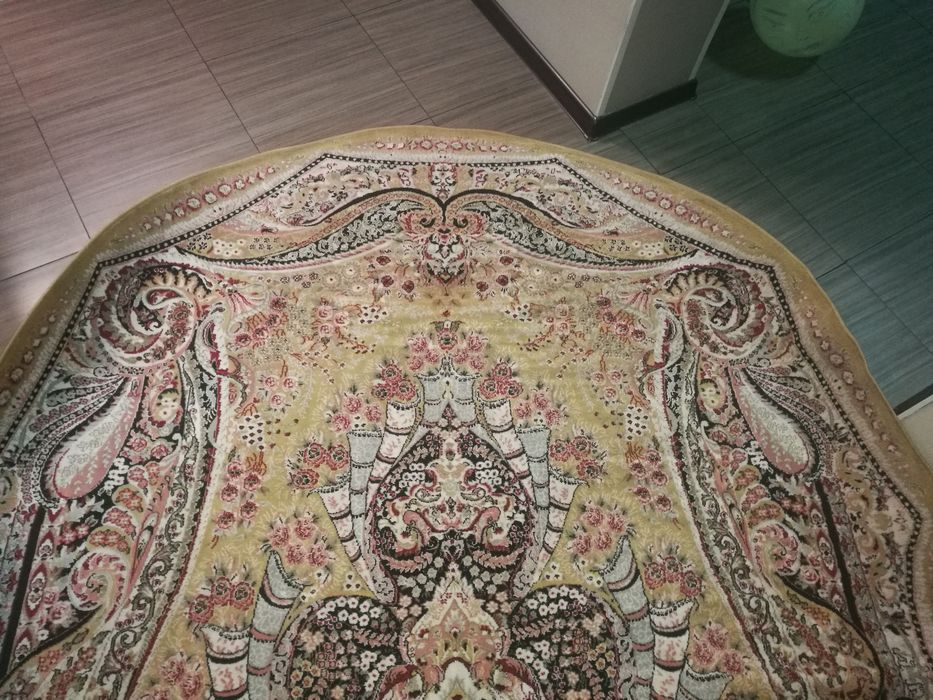 Ковер шерстяной овальной формы