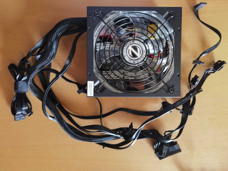 Продавам захранване за компютър-ZELMAN, ZM 600.