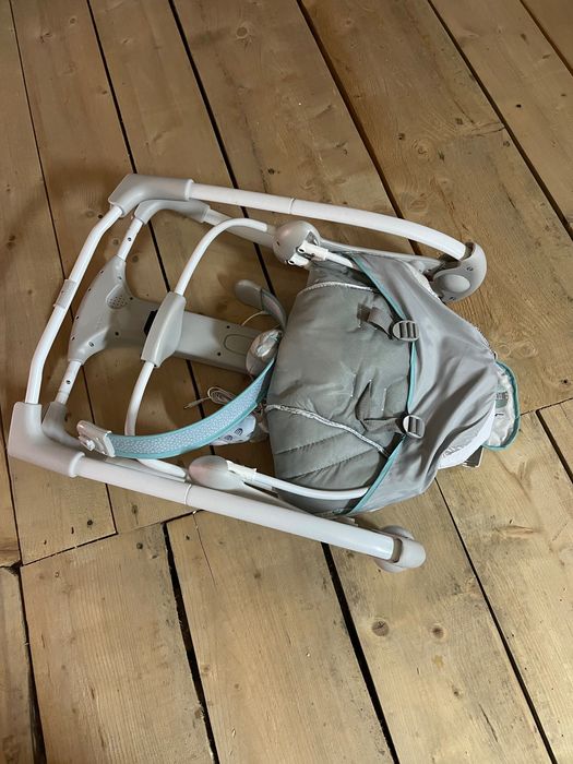 Leagăn bebeluși InGenuity, cu alimentare la priza ori cu baterii