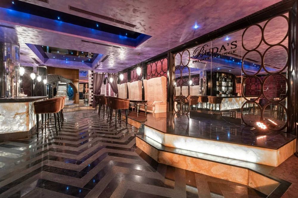 Луксозен нощен бар  / Лаундж за продажба в кв. Смирненски!