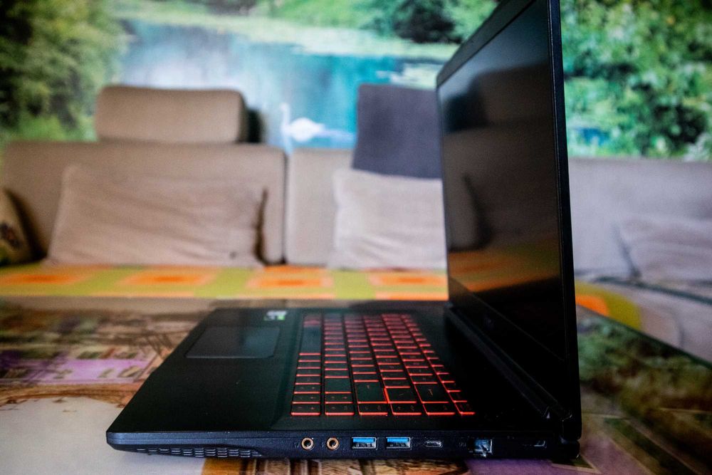 Продавам лаптоп MSI GF63 Thin 11SCXR