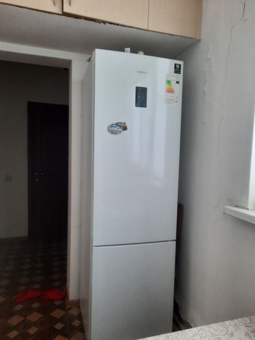 Холодильник  цвет белый