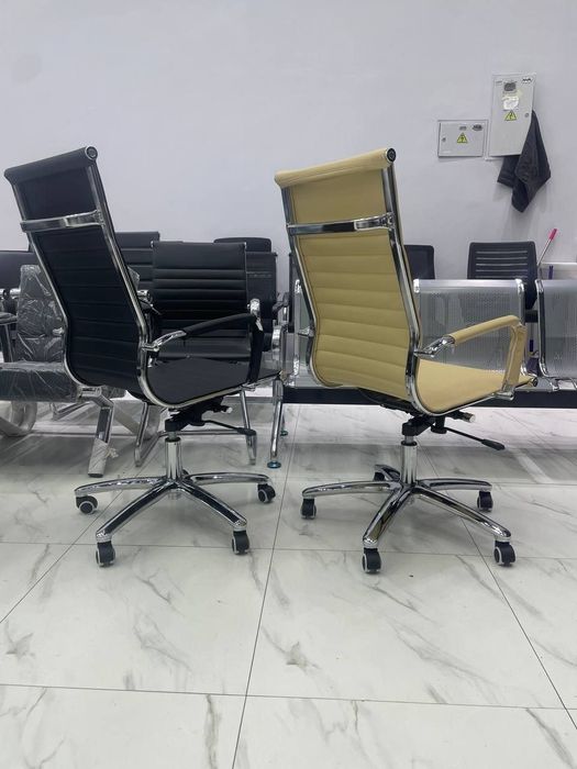 Офисное кресло для руководителя модель Делгадо