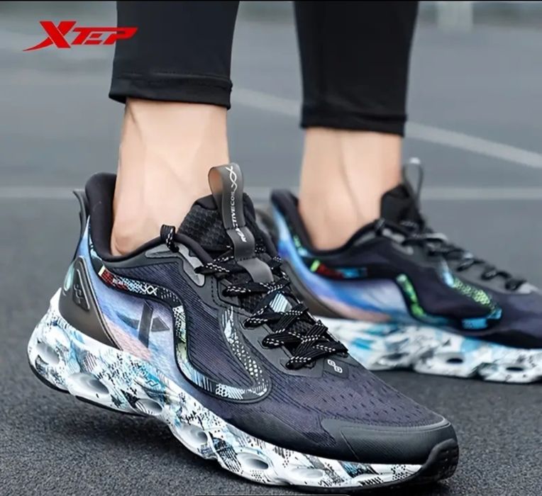 Продам новые кроссовки Xtep