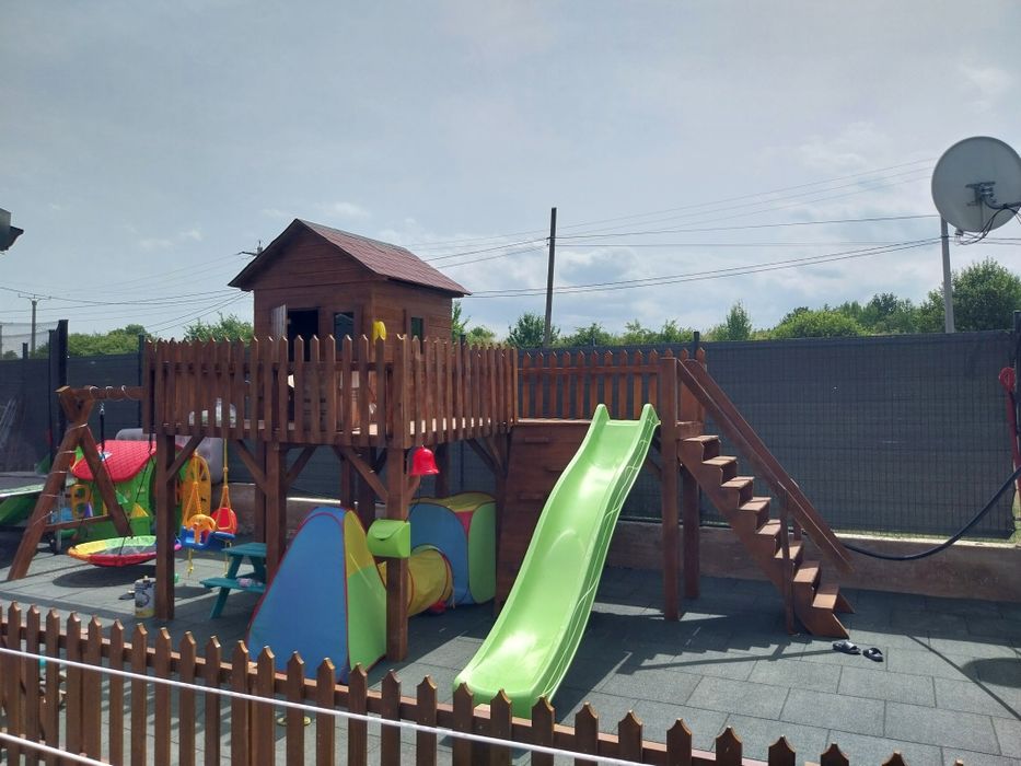 Căsuța pentru copii loc de joacă