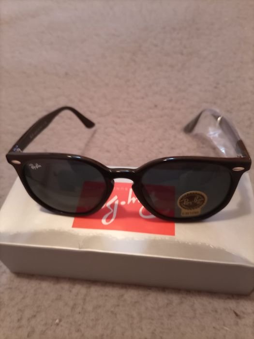 Ray-Ban Eleganta si Protectie UV, Noi.