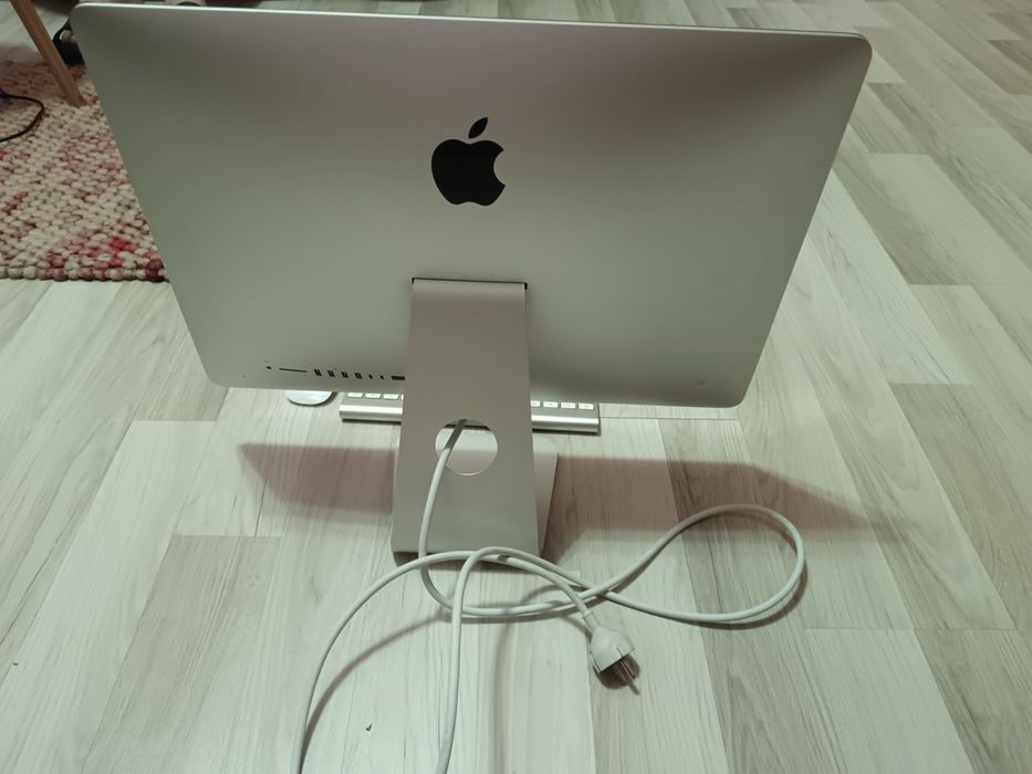 Vând imac i5  că Nou