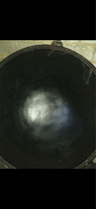 Казан Россия чугунный   6 ушек ширина 1метр 20 см