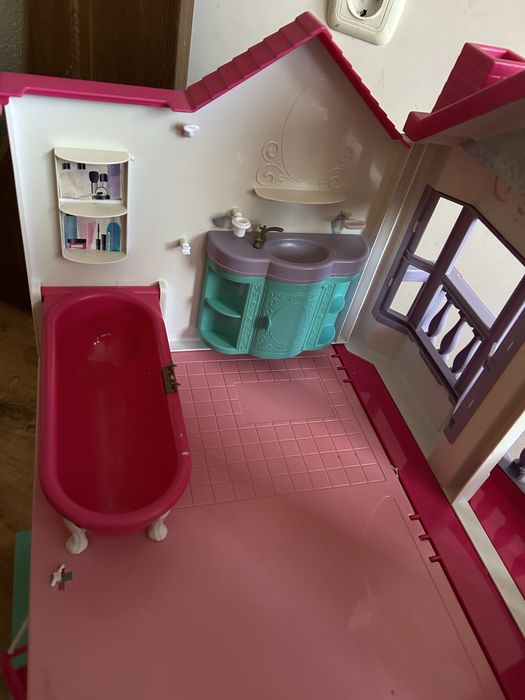 Къща за кукли, гримьорна, кукли, пъзели, игри