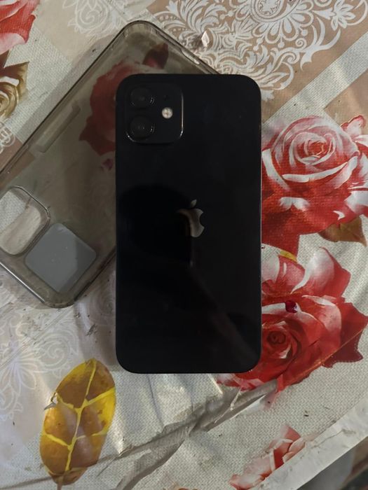 В продаже Айфон 12