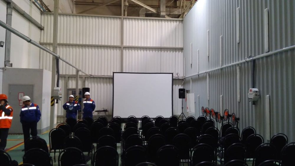 Аренда проекторов Epson и экранов 3.6х2.7м, 2x2м, короткофокусный