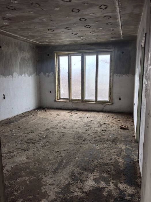 Масивна къща на 3 етажа