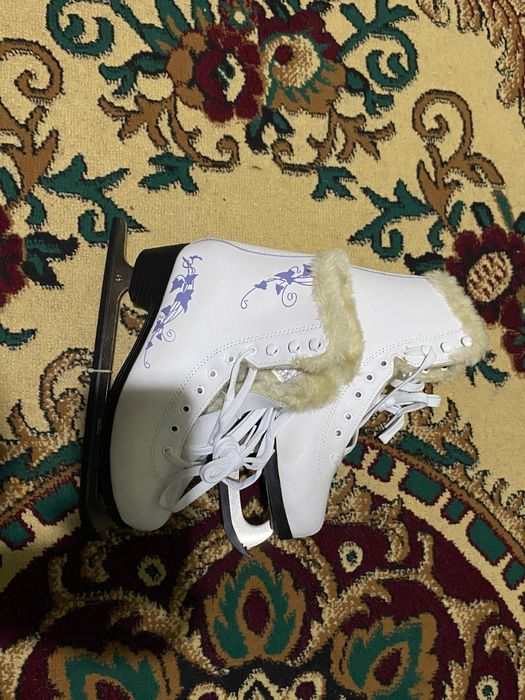 Продается коньки суперсрочно.