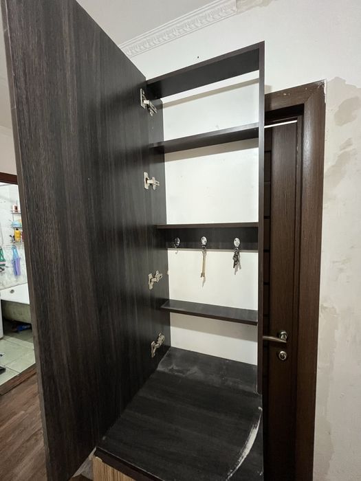 Шкаф с зеркалом в прихожую