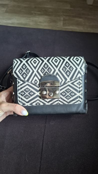 Продавам дамски чанти на символични цени