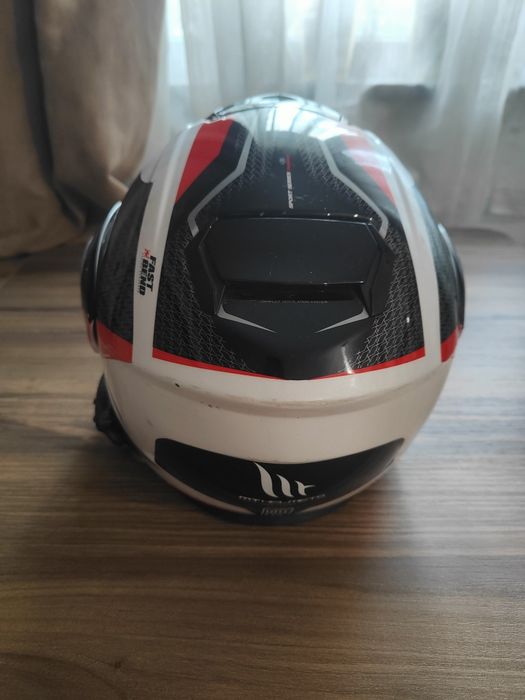 Cască moto flip-up MT Helmets, cu intercom integrat.