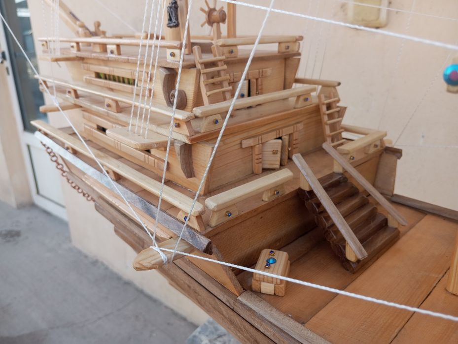 Корабль ручной работы.