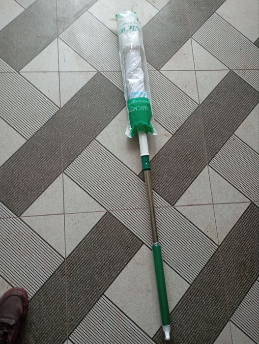 Ozini ozi tozalaydigan pol tozalagichlar