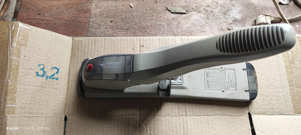 Продам. Степлер большой сверх мощный.