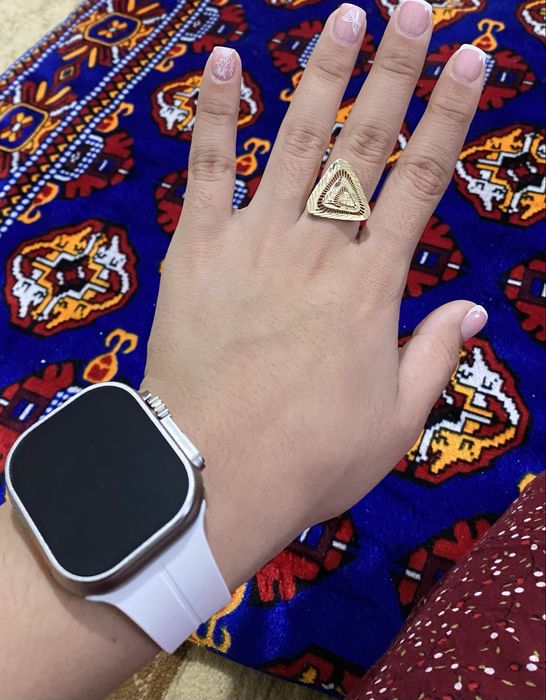 Смарт-часы белые