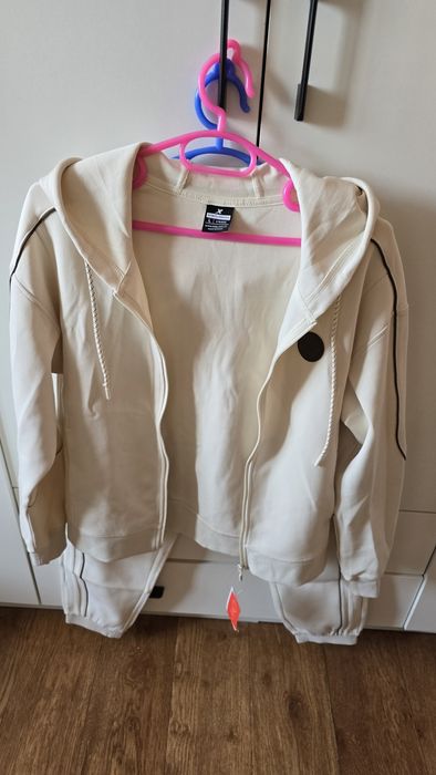 Новый брендовый костюм.