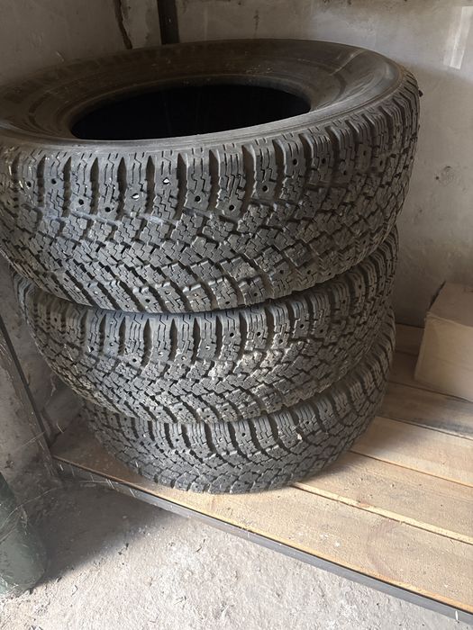Зимняя резина. 265/70/R17