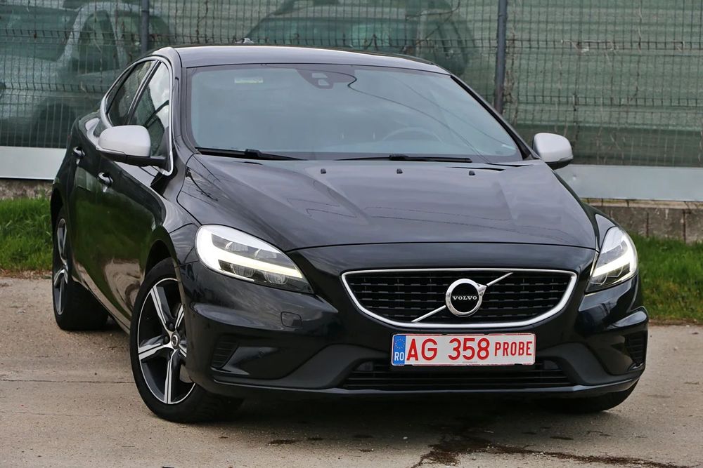 Volvo V40 / R-Design / Facelift / 2018 / 2.0 D3 150cp/ Panoramic / Full LED