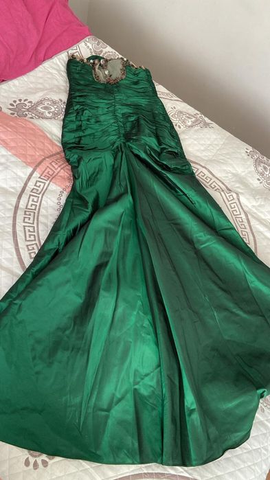 Свадебное платье и платье для подруги оба вместе