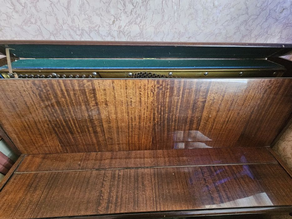 Пиано  Заря в отлично състояние