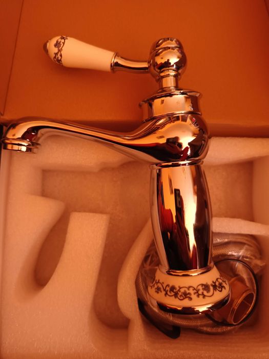 Смесители за баня, черен тип водопад и  ретро флорален смесител