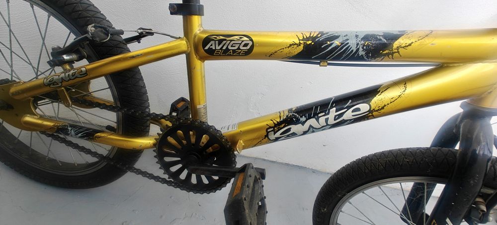 Bicicletă Copii BMX 18" Avigo Blaze Ignite – Complet Echipată (Far, Stop, Sonerie)