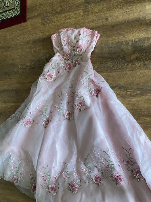 Нарядное нежное платье