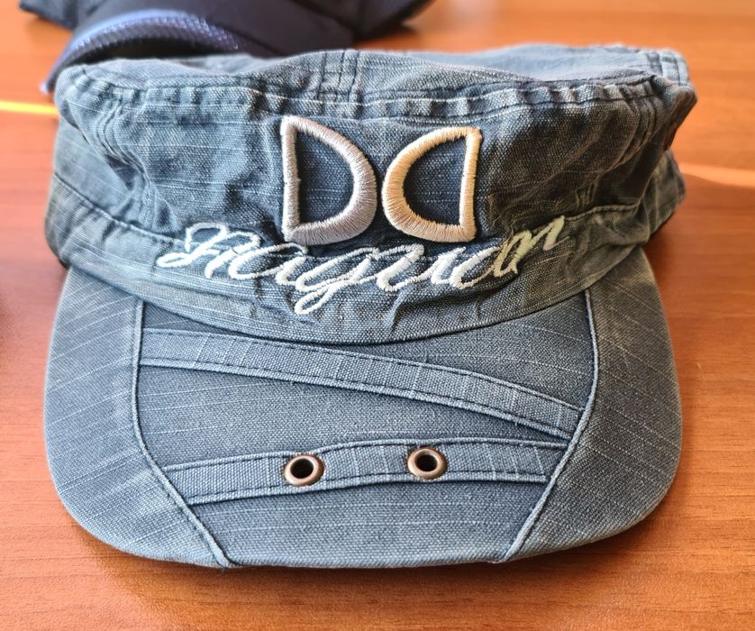 Шапки с козирка, различни размери и цени